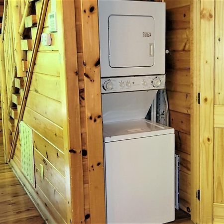 Mountain Joy -Private Treehouse Style Cabin That Sleeps 4-Free Tickets 蓋特林堡 外观 照片