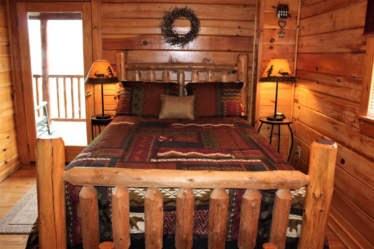 Mountain Joy -Private Treehouse Style Cabin That Sleeps 4-Free Tickets 蓋特林堡 外观 照片