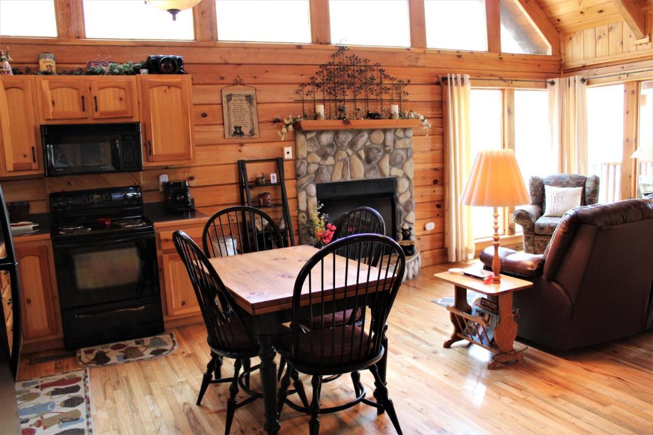 Mountain Joy -Private Treehouse Style Cabin That Sleeps 4-Free Tickets 蓋特林堡 外观 照片