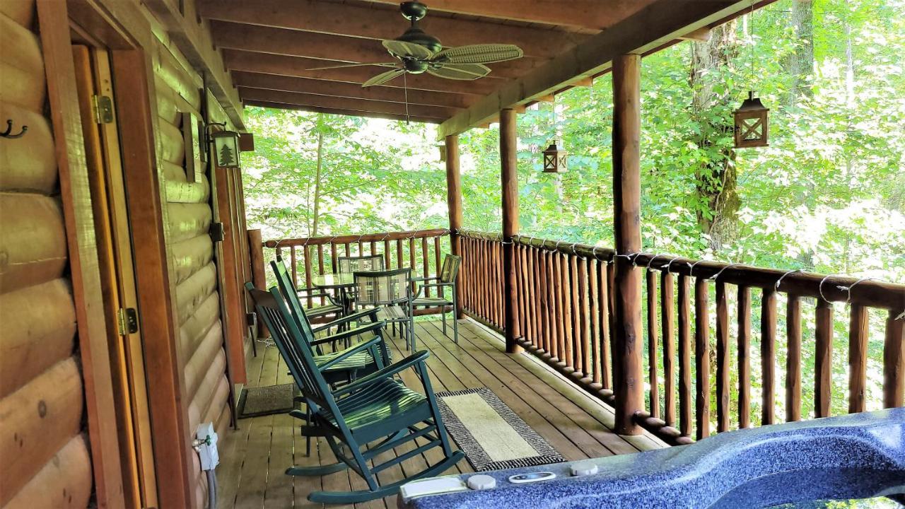 Mountain Joy -Private Treehouse Style Cabin That Sleeps 4-Free Tickets 蓋特林堡 外观 照片